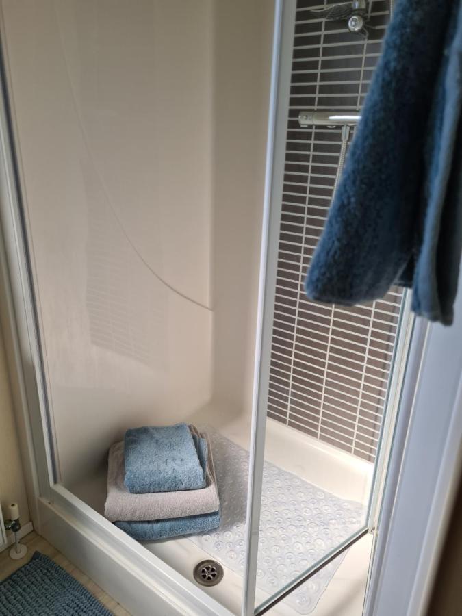 Beautiful 2 Bedroom Caravan, Holiday Park Tenby Saint Florence Exterior foto