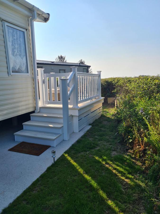 Beautiful 2 Bedroom Caravan, Holiday Park Tenby Saint Florence Exterior foto