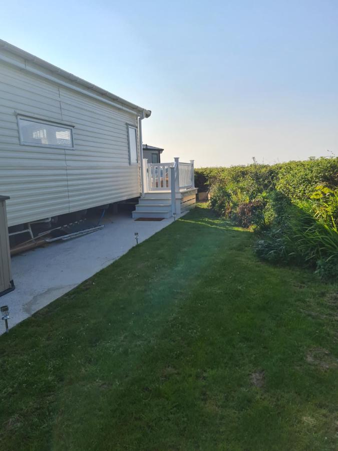 Beautiful 2 Bedroom Caravan, Holiday Park Tenby Saint Florence Exterior foto